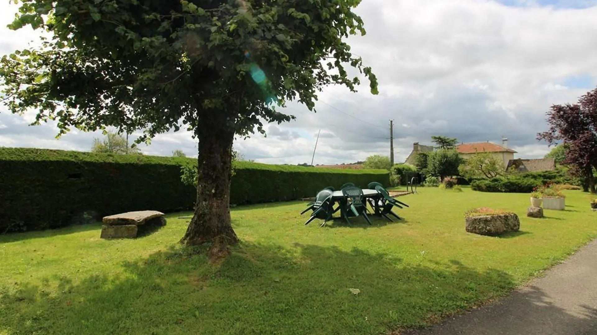 Maison De Campagne Avec Jardin, 6 Pers, Proche Aurillac, Nature Et Randonnees, Animaux Acceptes - Fr-1-742-18 Roannes-Saint-Mary France