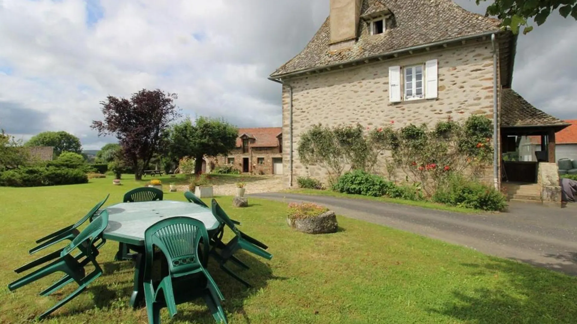 Holiday home Maison De Campagne Avec Jardin, 6 Pers, Proche Aurillac, Nature Et Randonnees, Animaux Acceptes - Fr-1-742-18 Roannes-Saint-Mary