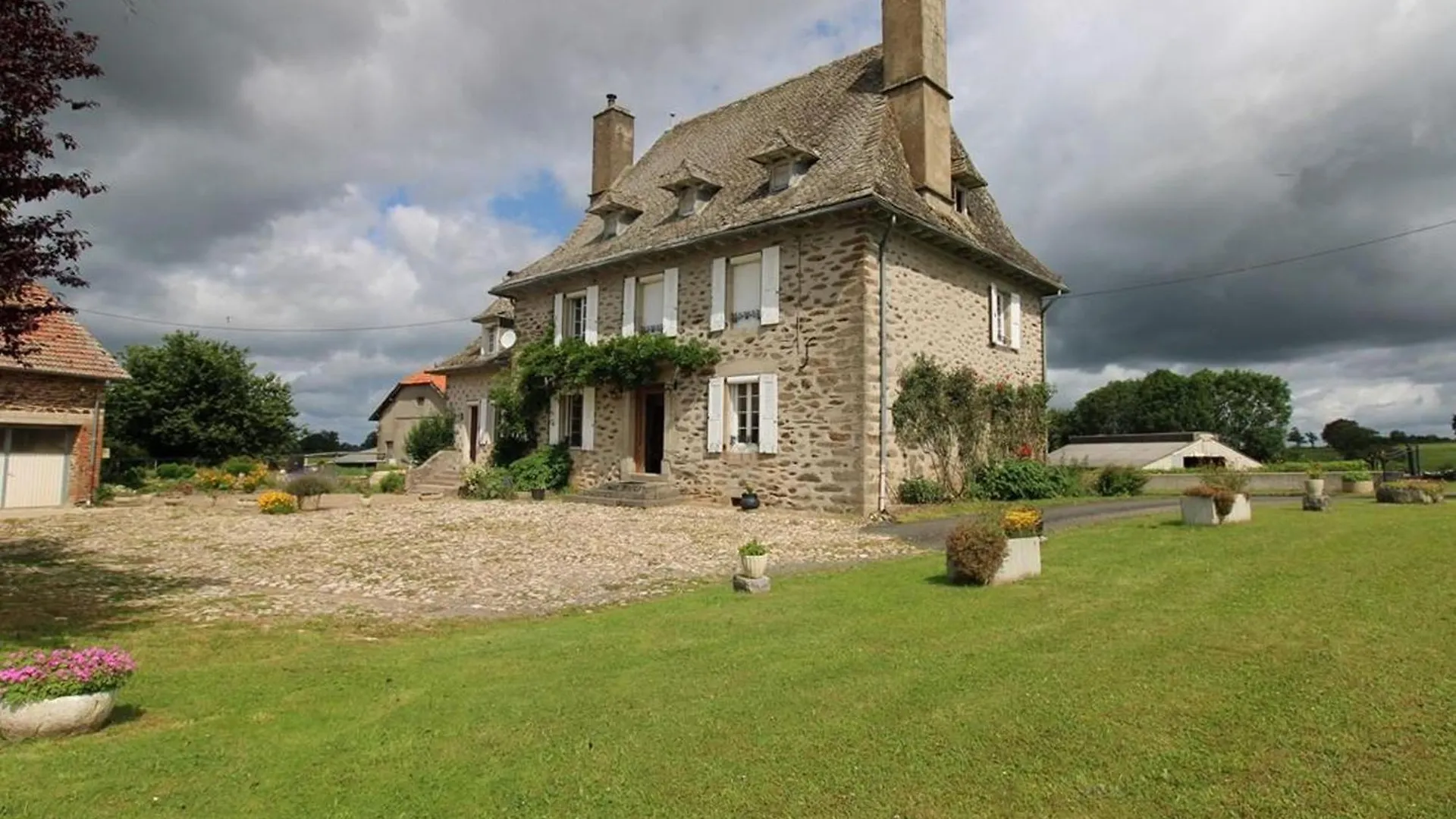 Maison De Campagne Avec Jardin, 6 Pers, Proche Aurillac, Nature Et Randonnees, Animaux Acceptes - Fr-1-742-18 Roannes-Saint-Mary France
